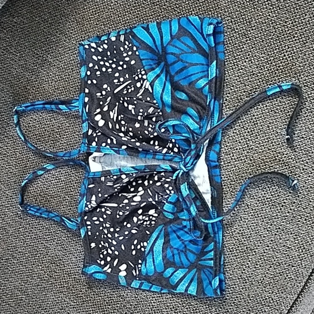 Adika Woman's Crop Top Size Medium
